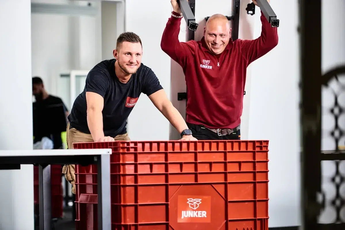 Motivierte Umzugshelfer der Umzugsfirma Junker Berlin