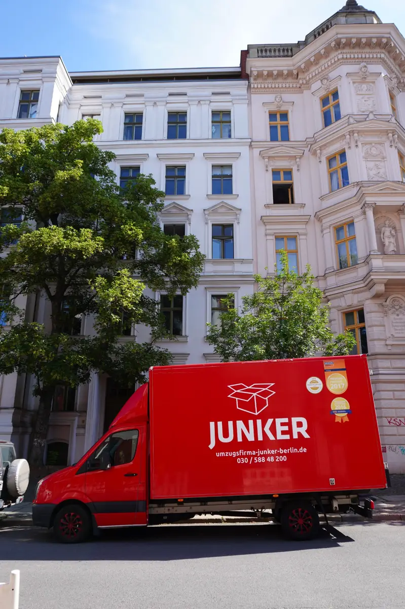 Umzugs-LKW der Umzugsfirma Junker – Beiladung bedeutet, freien Laderaum auf einer bereits geplanten Tour mitzunutzen